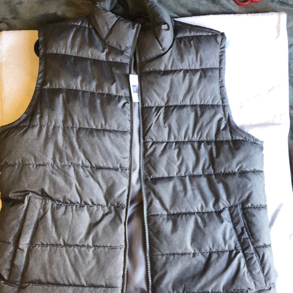 BRAND NEW!! Gap Puffer Vest
